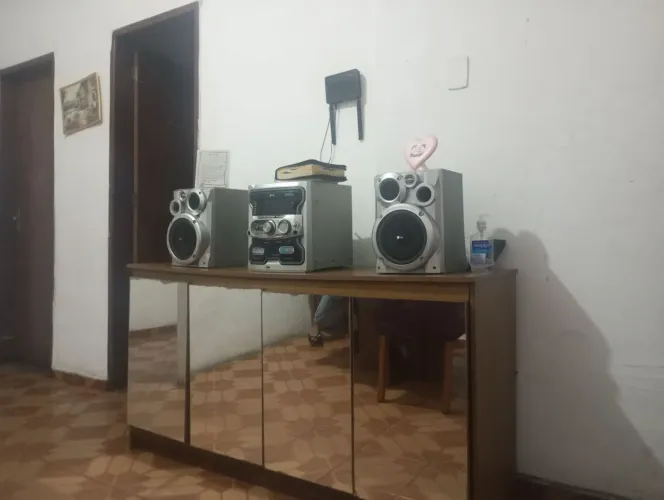 VENDE SE SOM COM PENDRIVE É RÁDIO 