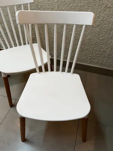 4 Cadeiras pé palito branca 