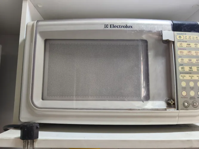 Microondas Eletrolux com defeito