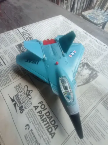 Avião de plástico