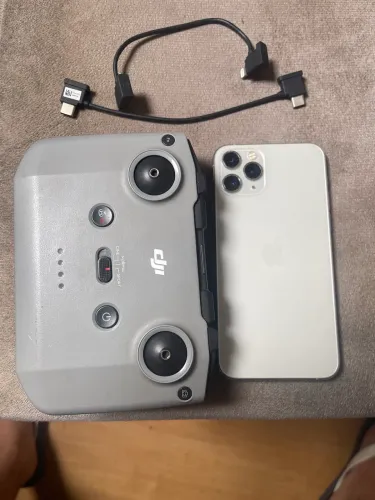 iPhone 11 Pro + Controle DJI RC-N1