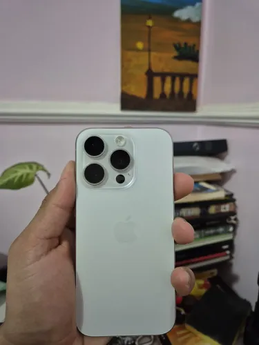 Vendo iPhone 15 pro bem novinho 