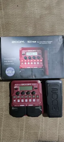 Pedaleira de baixo Zoom B1X-Four