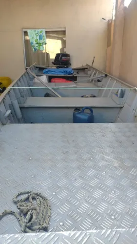 Barco, motor e carretinha