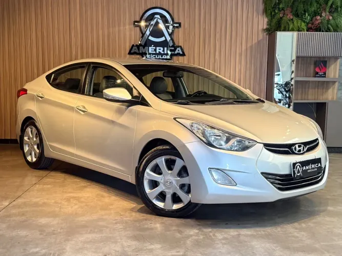 Hyundai Elantra GLS 1.8 16V Aut. 2013