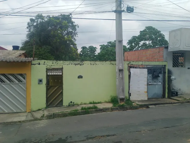Casa com 2 quartos 1 banheiro
