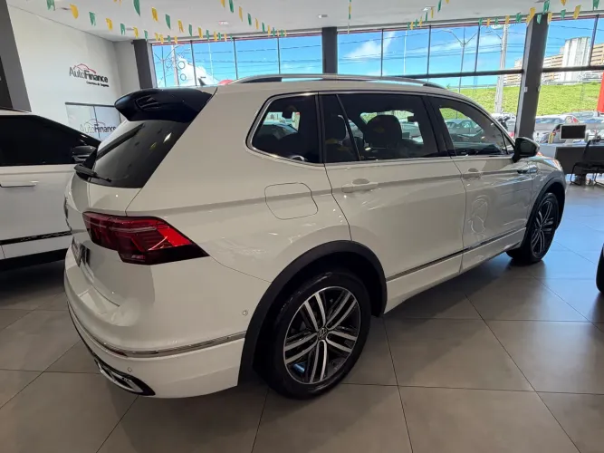 Volkswagen Tiguan Allspac R-line 300 TSI 2.0 2025