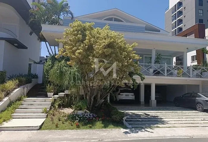 Casa mobiliada com 5 dormitórios à venda na Praia Brava, Itajaí