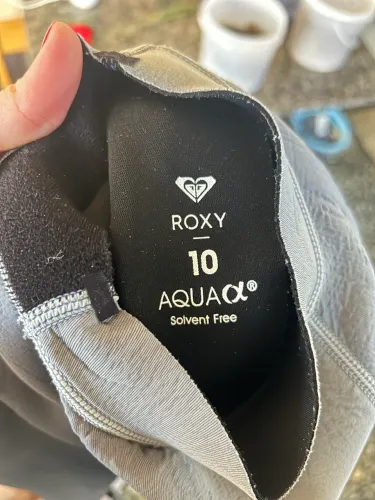 Vendo roupa de surf da roxy