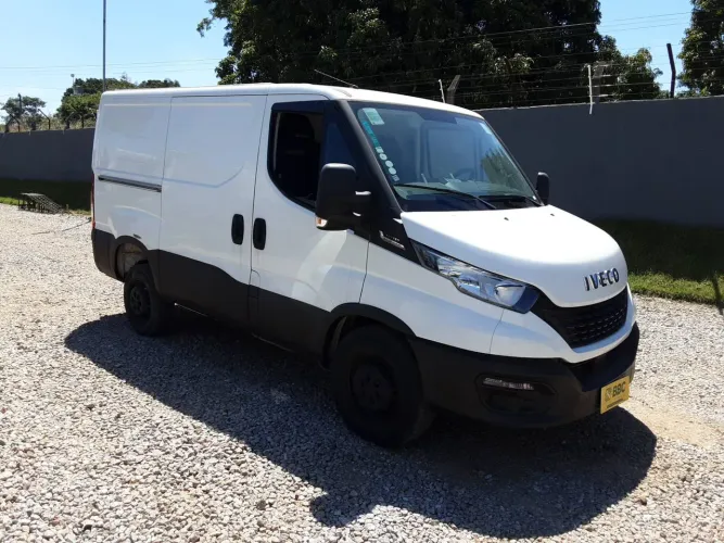 Iveco Daily Furgão 30-130 2.3 9M³ (die)(e5) 2022