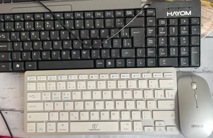 Teclado/ mouse sem fio - leva grátis teclado com fio