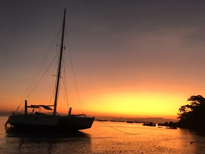 VELEIRO CATAMARÃ 44 PÉS - ALTO POTENCIAL PARA LAZER, EXPEDIÇÕES E NEGÓCIOS NÁUTICOS