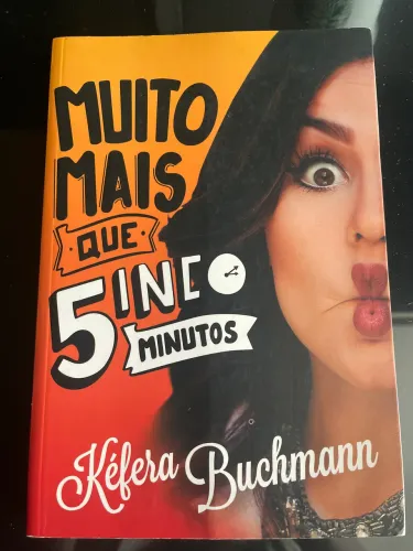 livro Kéfera- muito mais que 5 minutos