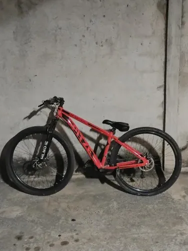 Vendo bike aro 29 completa com as revisões em dias .