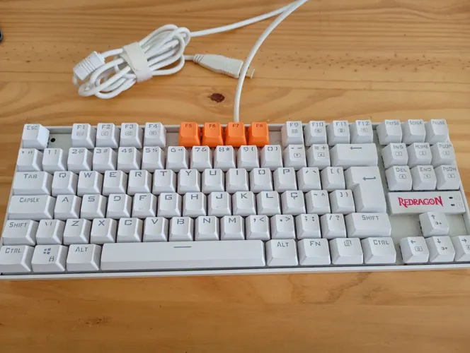 Teclado gamer Redragon KUMARA V2 com RGB<br><br>MODEL: K552W-RGB