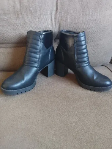 Vendo Bota feminina