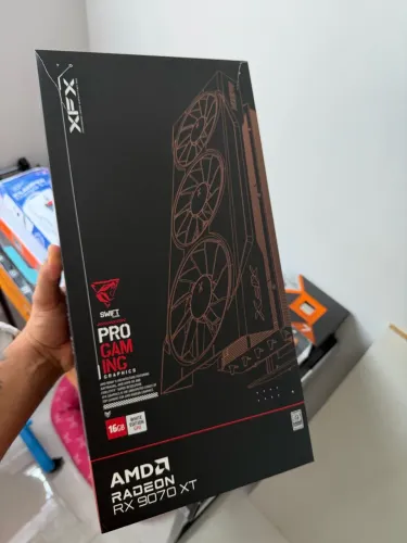 PLACA DE VÍDEO AMD RADEON RX 9070XT 16GB BRANCA