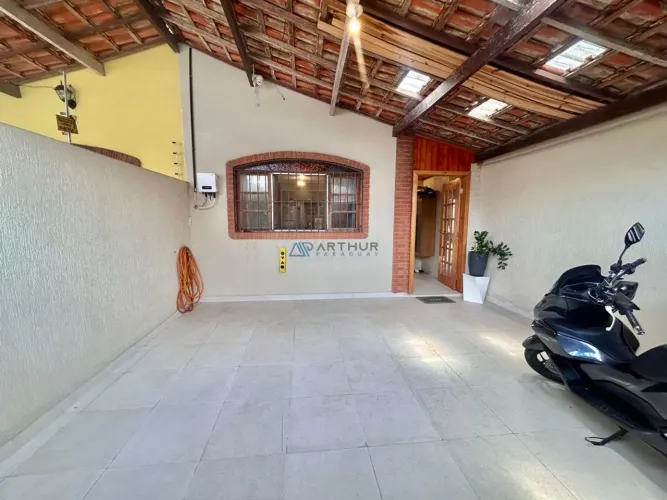 Casa no Canto do Forte, de 2 dormitórios. Apenas 690 mil