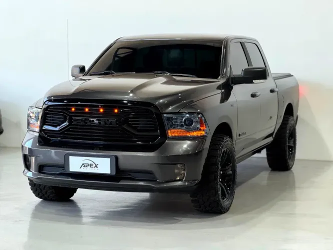 Ram Classic Laramie Night Edition 5.7 V8 16V Gasolina 4X4 Aut. 2023