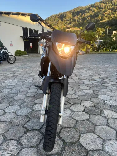 Honda XRE300 com 22mil KM