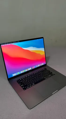 Macbook Pro 16 Polegadas, Touchbar, Touch ID - I7, 16gb RAM, 512gb SSD, GPU 4GB