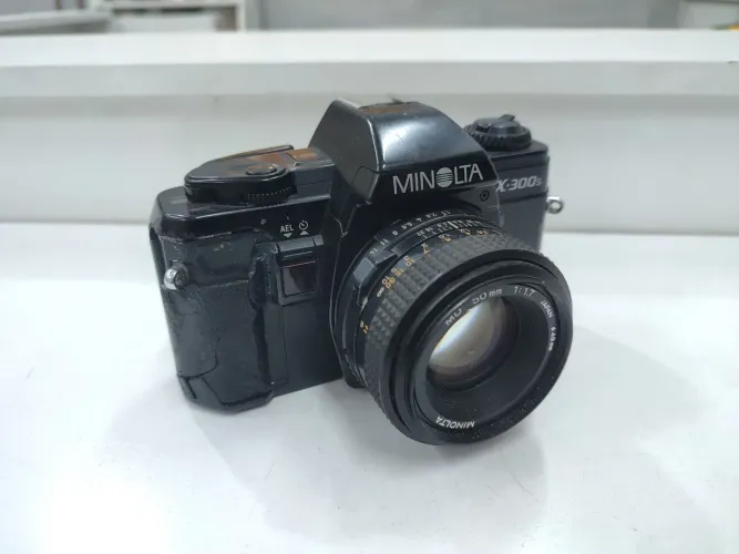Câmera Fotográfica Minolta X-300S Analógica ISO Automático 