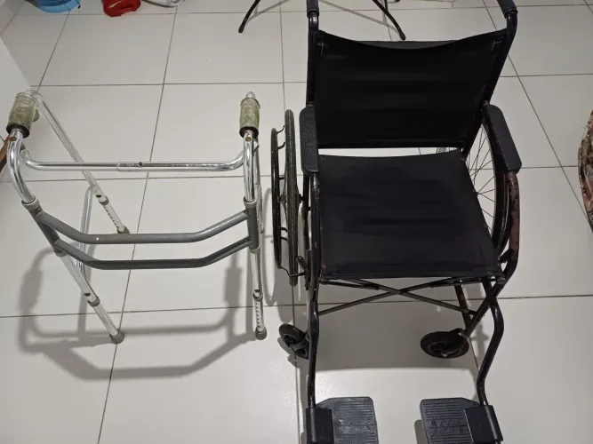 Cadeira de rodas e Andaja usados no precinho!