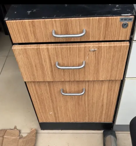 Gaveteiro de Escritório 3 Gavetas com Chave e Tampo Preto