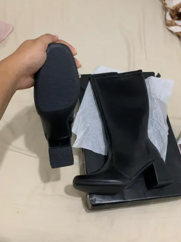 Bota cano médio preta 