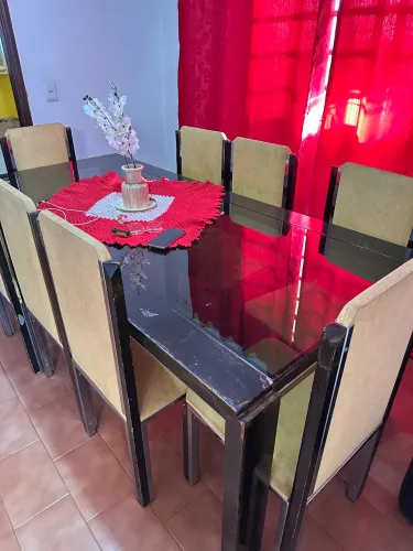 Vende-se mesa 8 cadeiras