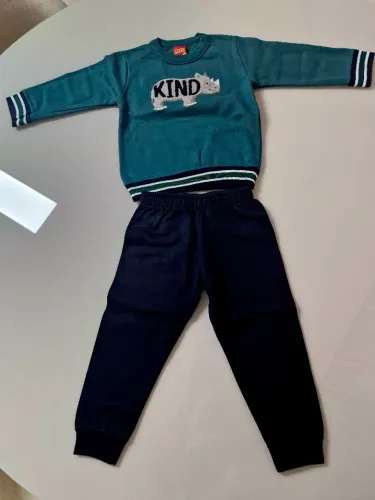 Conjunto de moletom tamanho 2 Kyly