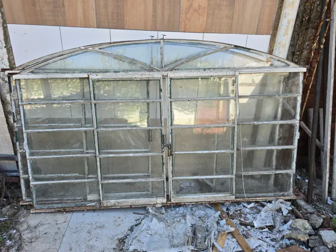 Demolição: Janela basculante 2m X 1,20m, duas unidades