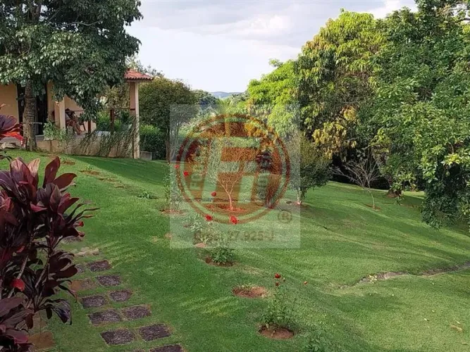 Linda Chácara com 3.300 mts2 - Condomínio Águas de Igaratá