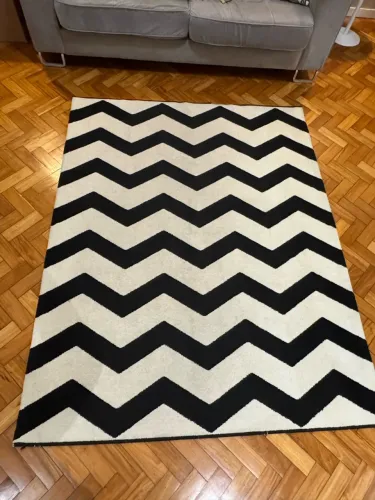 TAPETE PRETO BRANCO ZIGZAG