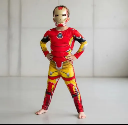 Roupa fantasia: Homem de ferro ( veste 8 até 10 anos) + meia