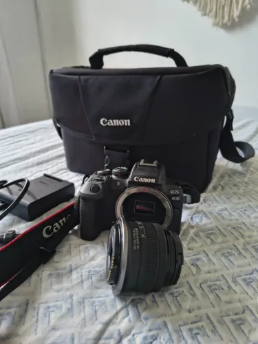 Câmera CANON EOS R10 + lente 18-45mm + Caixa + NF + Manual (Menos de 1 anos de uso)