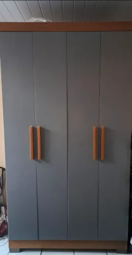 Guarda roupa impecável