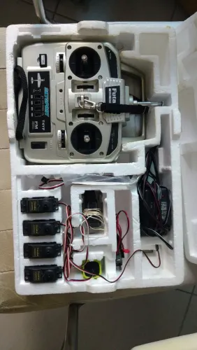Radio controle Futaba 4 canais