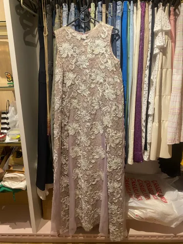 Vestido de renda de festa 
