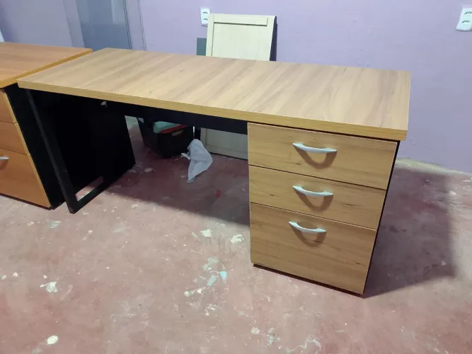 Mesa de estudo e escritório