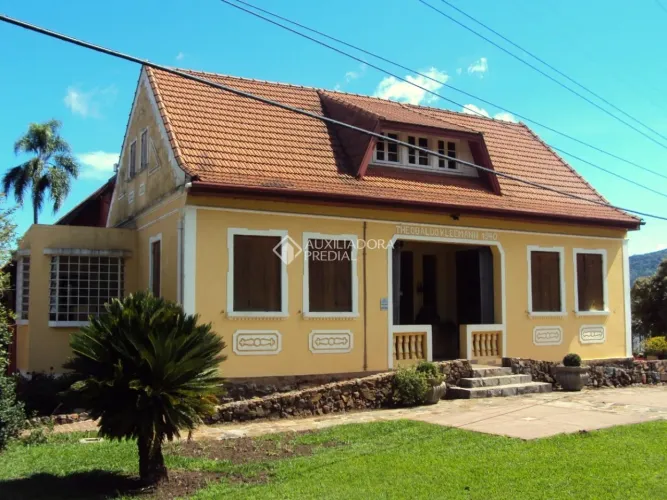 Edifício À Venda no Bairro Linha Brasil com Área Privativa de 522 m²