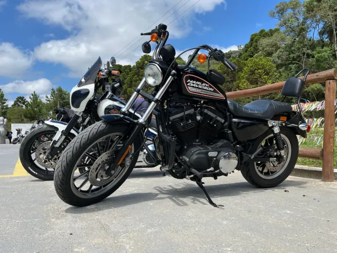 Harley Davidson 883r Impecável 
