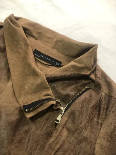 Jaqueta ZARA em tecido suede marrom
