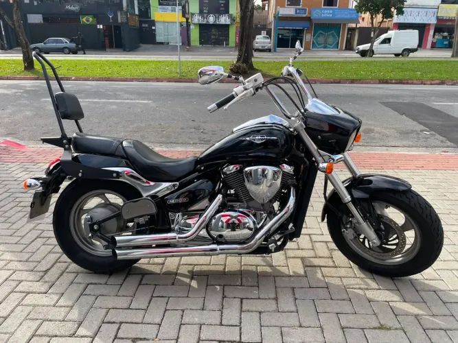 Suzuki Boulevard M800