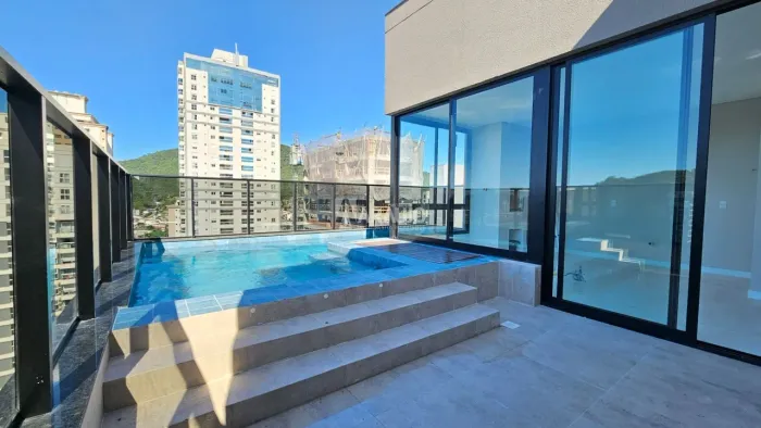 Cobertura triplex com 3 suítes na Fazenda em Itajaí