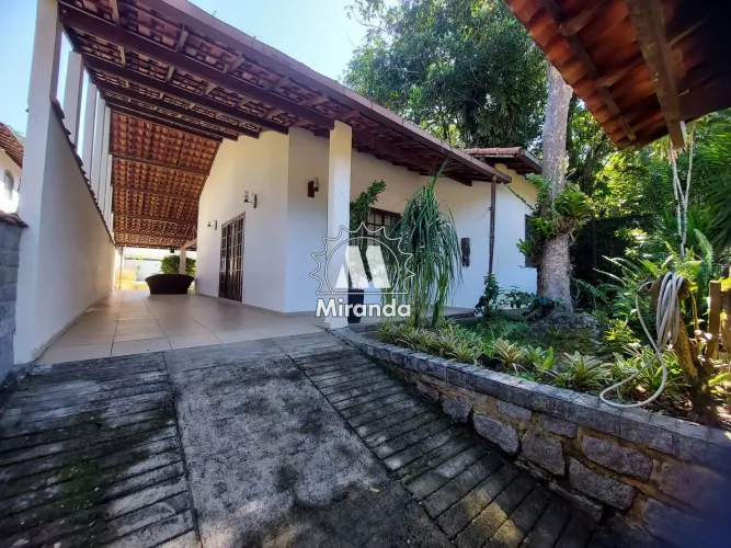 Casa de 3 qts, piscina e churrasqueira em Condomínio no Limoeiro