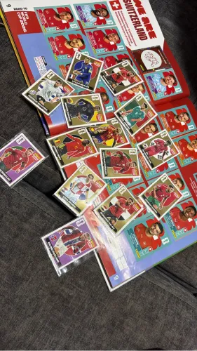 VENDO FIGURINHA LEGEND OURO E LILAS COPA 2026