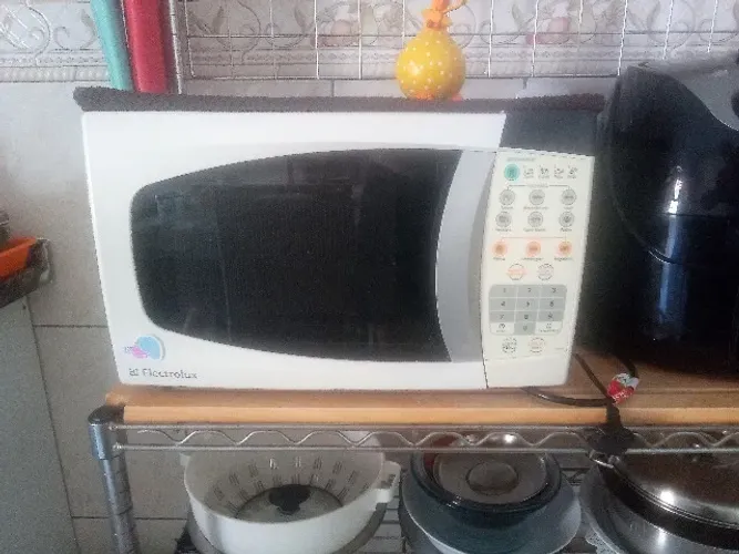 Micro-ondas Electrolux 18L (Modelo MEF28) - Funcionando Perfeitamente