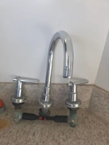 Torneira com misturador duplo