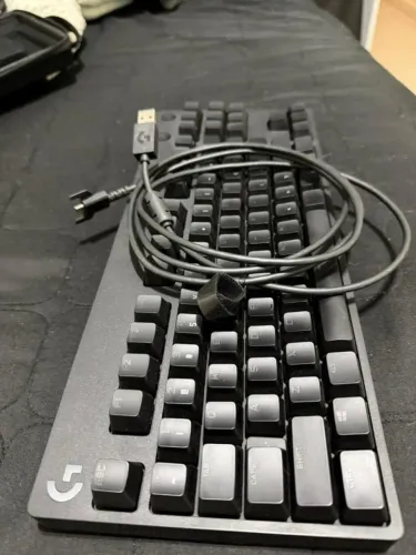 Teclado Mecânico Logitech G PRO RGB - Switch GX Blue com fio
